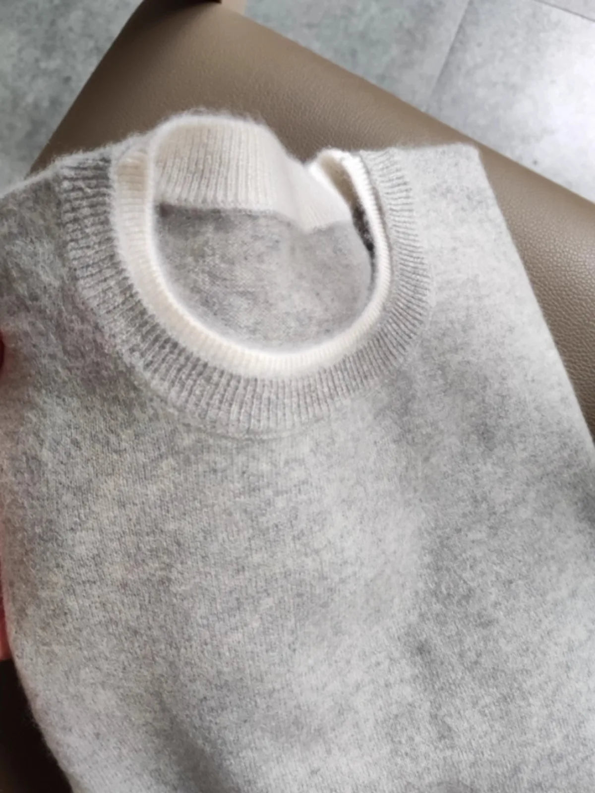 Élégance Pure Cashmere Round Neck Sweater